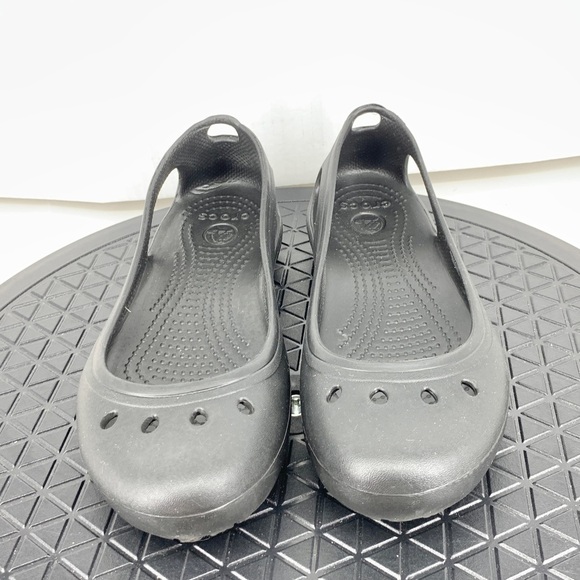 Crocs Women Size 7 Sandals Black Rubber Ballet Flats Shoes Slip On Kadee - Picture 2 of 8